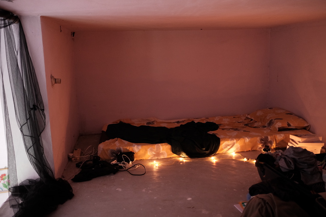 My first Civilian Service room: An improvised small chamber in the wall, which I could reach via a wobbly ladder. No luxury, a mattress, a string of lights, and the bare necessities.